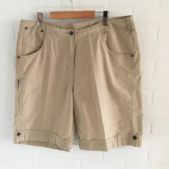Woolrich Women’s Bermuda Shorts Kakhi Cargo Utility Safari Sporty Beige 16 - Picture 1 of 14